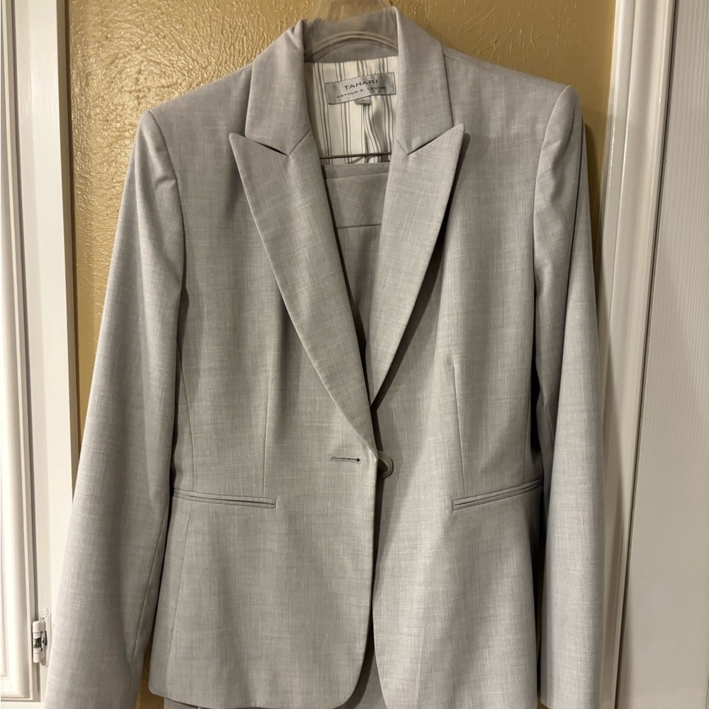 Tahari light gray pant suit. Size 12.